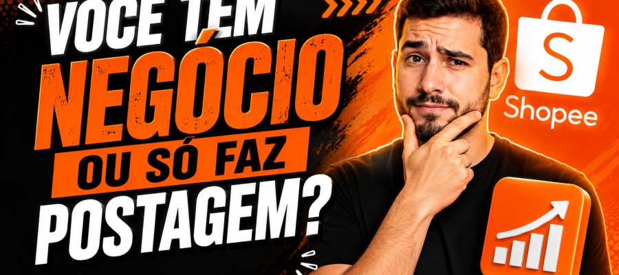 Capa de YouTube com identidade visual inspirada na Shopee, utilizando tons vibrantes de laranja, preto e branco. O destaque principal é o título grande e chamativo: “VOCÊ TEM NEGÓCIO OU SÓ FAZ POSTAGEM?” No lado direito, há um personagem masculino com expressão pensativa, reforçando o tom de questionamento estratégico do conteúdo. Ao fundo, elementos gráficos modernos como setas, texturas e efeitos de luz trazem um visual dinâmico e impactante. Também aparecem elementos ligados ao universo de negócios digitais e Shopee, como: * Logo da Shopee * Ícone de crescimento/gráfico * Escrita “IDV SHOPEE” A composição transmite uma sensação de autoridade, marketing, estratégia e crescimento digital, no estilo de thumbnails virais do YouTube.